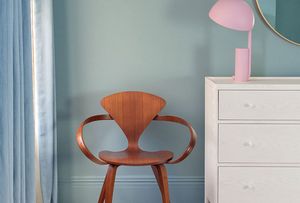  Розовые стены в гостиной, голубые в спальнях: смелый интерьер викторианского дома в Лондоне  