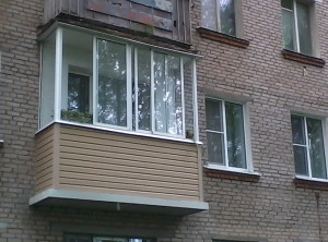 Как делается остекление балконов алюминиевым профилем: видеоинструкция